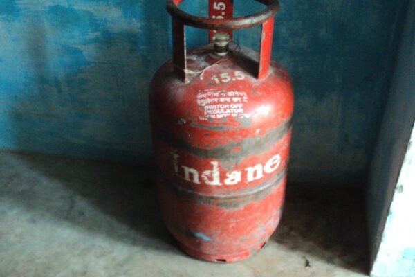 India US LPG imports 2027: Domestic Indane LPG cooking-gas cylinder photographed in Tamil Nadu, India